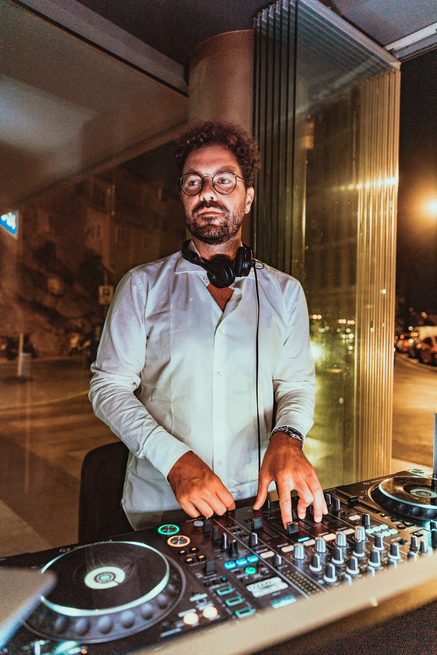 DJ Leo on Pioneer CDJ at Bokamorra restaurant in Split — built for Croatian summer heat