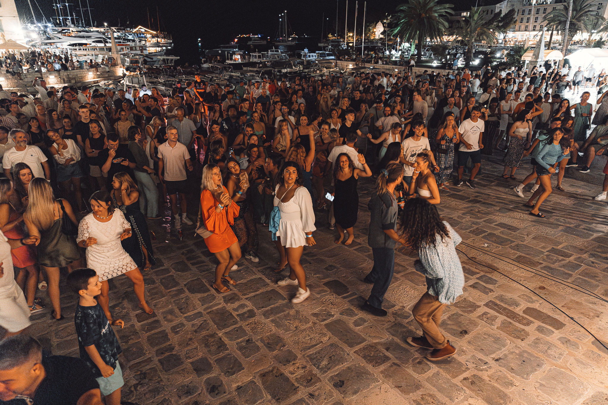 Hvarski trg Pjaca prepun s 400 ljudi na noćnom eventu Ministry of Swing festivala